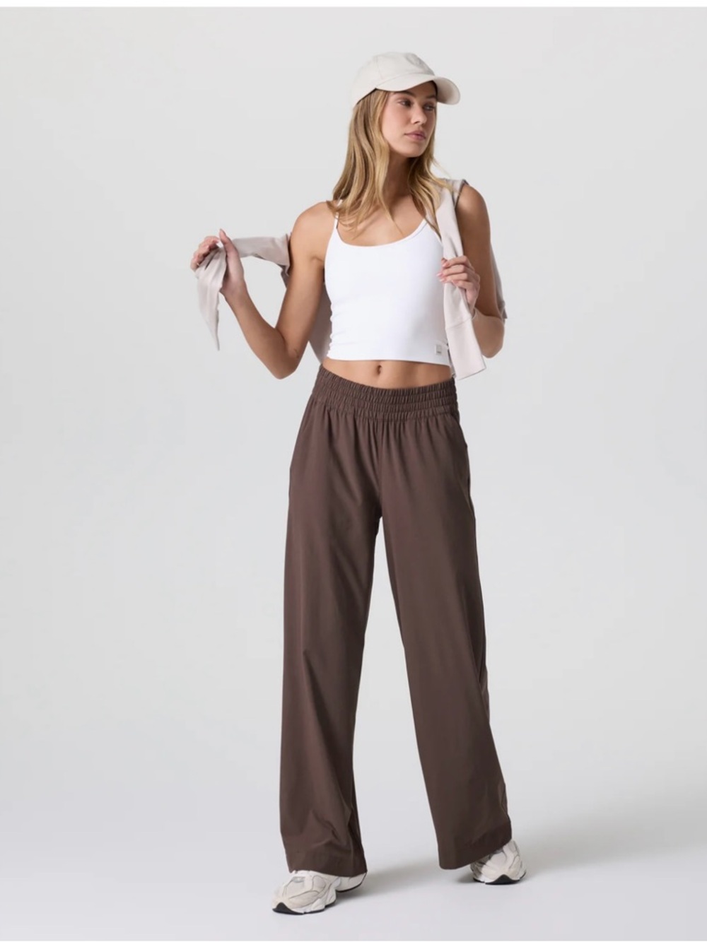 Vuori Villa (Relaxed Wide-Leg Elastic Waist Pants in Brown)
